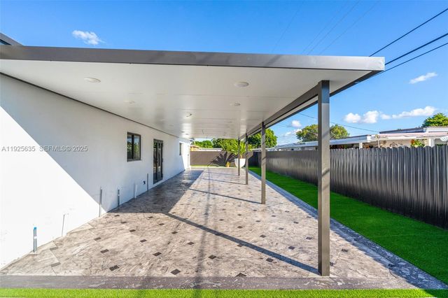 864 W 69th Pl, Hialeah, FL 33014