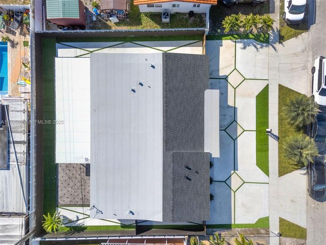 864 W 69th Pl, Hialeah, FL 33014