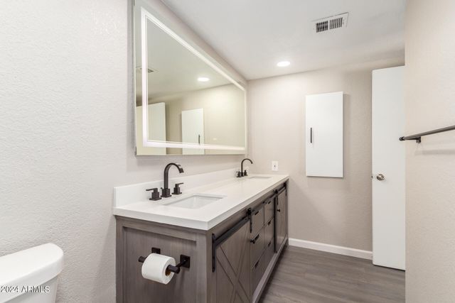 3209 E ENID Avenue, Mesa, AZ 85204