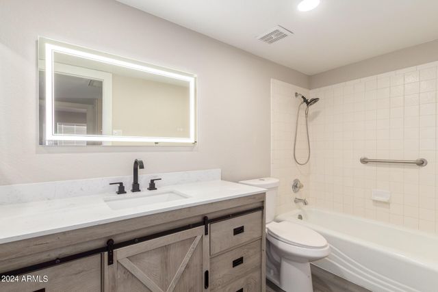 3209 E ENID Avenue, Mesa, AZ 85204