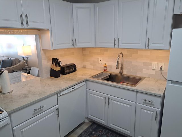 1502 S Lakeside Drive 208, Lake Worth Beach, FL 33460