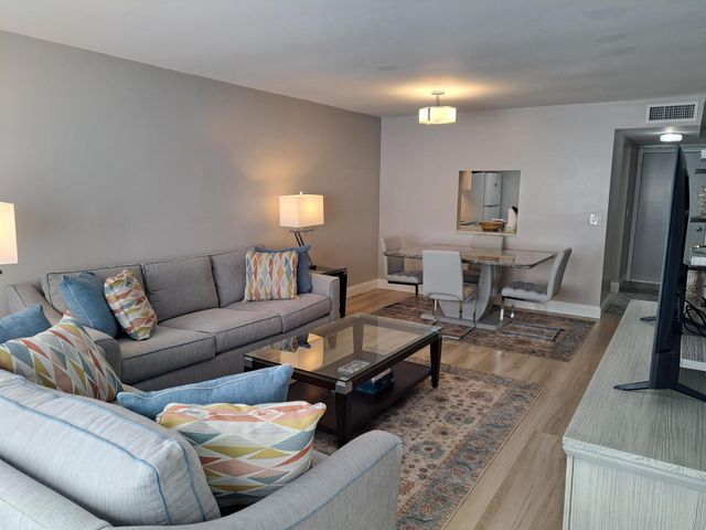 1502 S Lakeside Drive 208, Lake Worth Beach, FL 33460