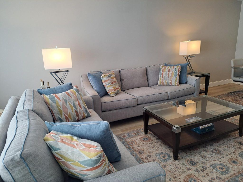 1502 S Lakeside Drive 208, Lake Worth Beach, FL 33460