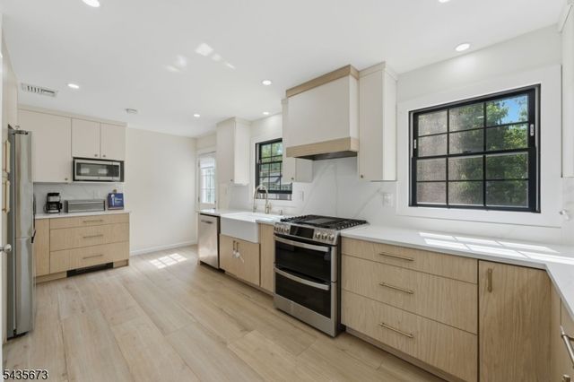10 Happel Ct, Scotch Plains Twp., NJ 07076