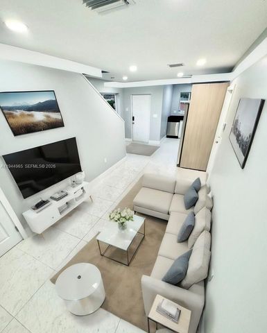 932 NW 2nd St, Fort Lauderdale, FL 33311