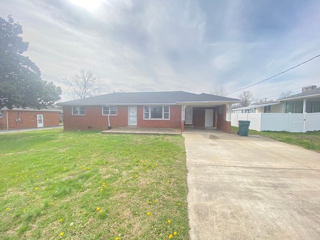 404 Vosswood Dr, Lebanon, TN 37087
