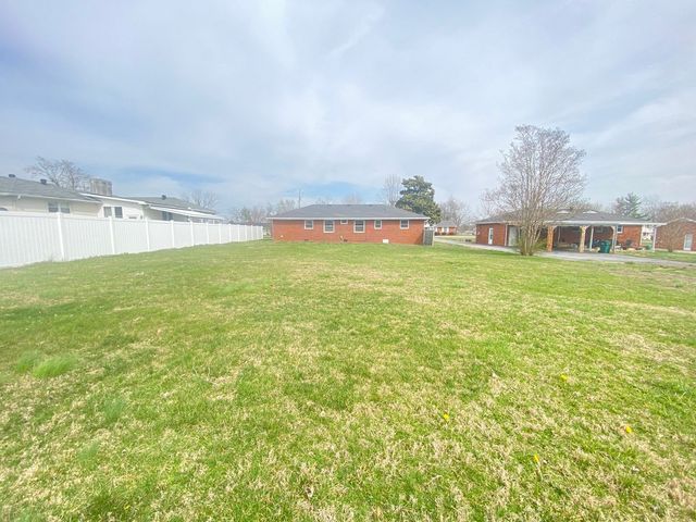 404 Vosswood Dr, Lebanon, TN 37087
