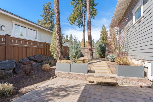 2424 NW Crossing Drive, Bend, OR 97703