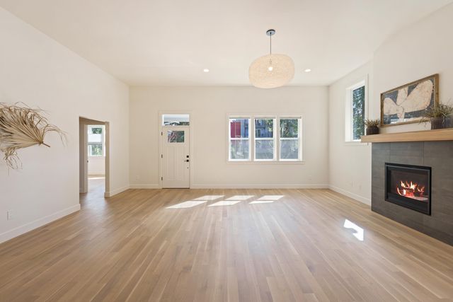 2424 NW Crossing Drive, Bend, OR 97703