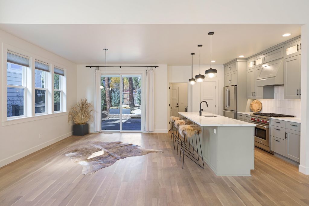 2424 NW Crossing Drive, Bend, OR 97703