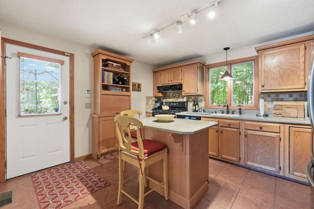 11 Stephanie Cir, Springfield, MA 01129