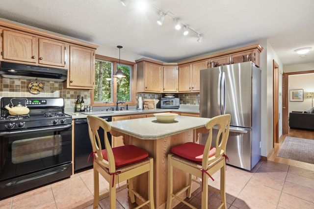 11 Stephanie Cir, Springfield, MA 01129