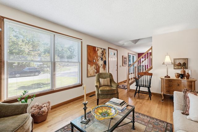 11 Stephanie Cir, Springfield, MA 01129