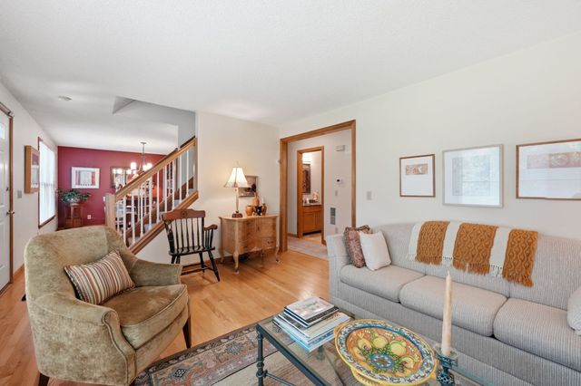 11 Stephanie Cir, Springfield, MA 01129