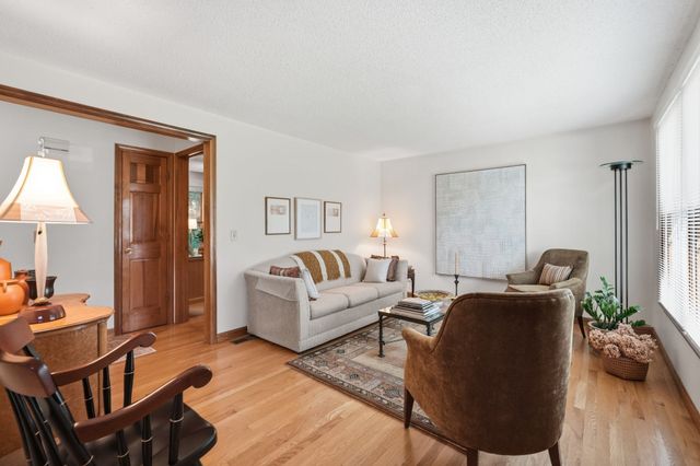 11 Stephanie Cir, Springfield, MA 01129