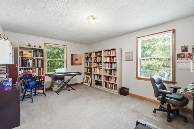 11 Stephanie Cir, Springfield, MA 01129