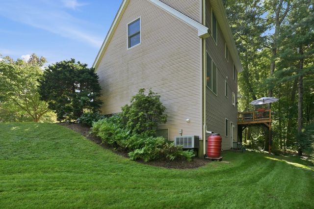 11 Stephanie Cir, Springfield, MA 01129