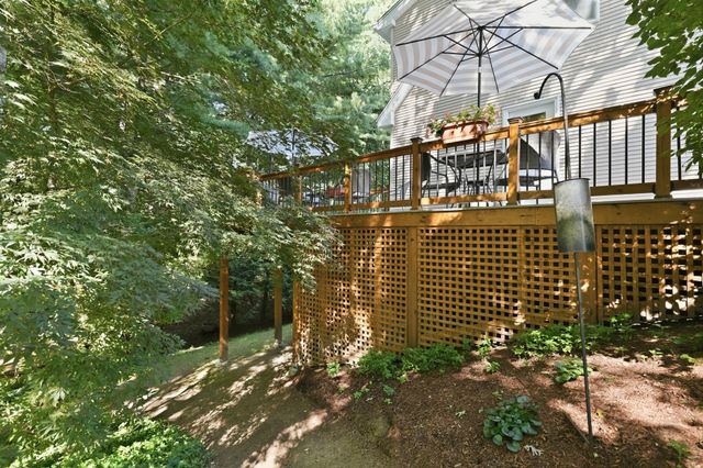 11 Stephanie Cir, Springfield, MA 01129