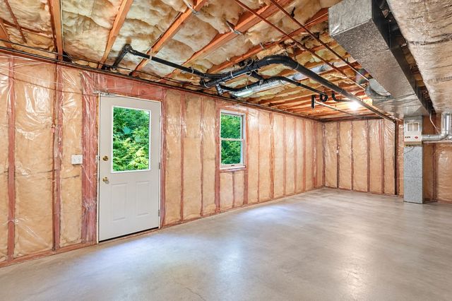 11 Stephanie Cir, Springfield, MA 01129