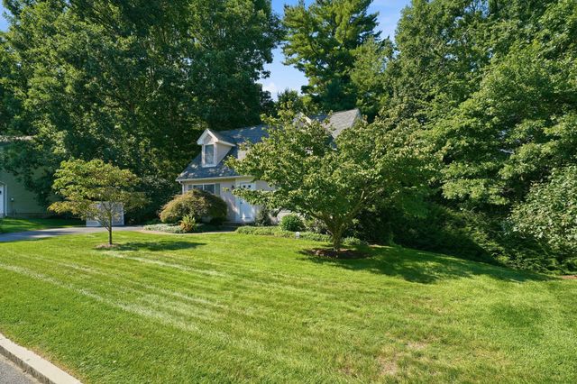 11 Stephanie Cir, Springfield, MA 01129