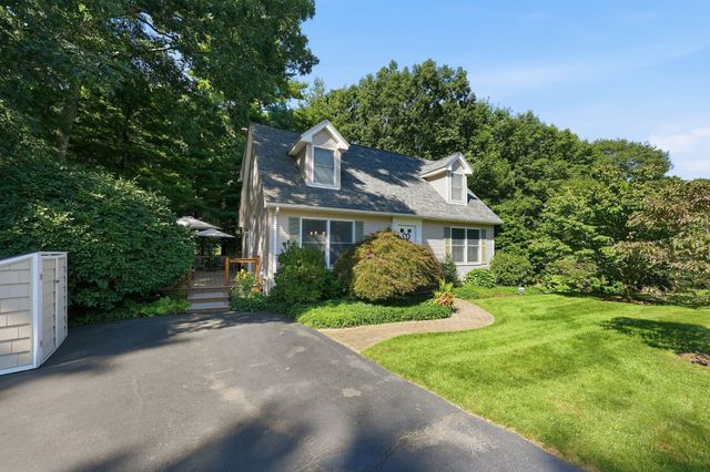 11 Stephanie Cir, Springfield, MA 01129