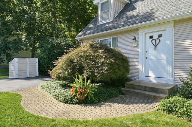 11 Stephanie Cir, Springfield, MA 01129