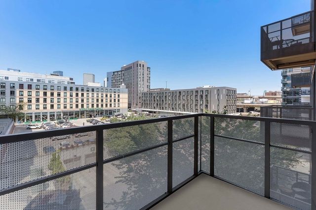 32 Traveler St 413, Boston, MA 02118