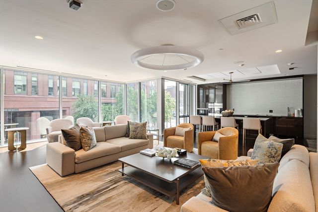 32 Traveler St 413, Boston, MA 02118