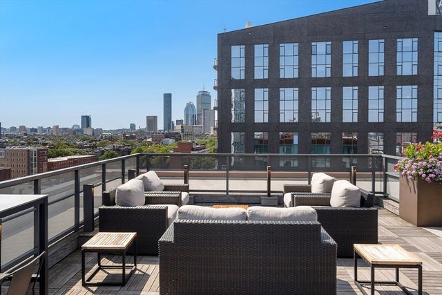 32 Traveler St 413, Boston, MA 02118