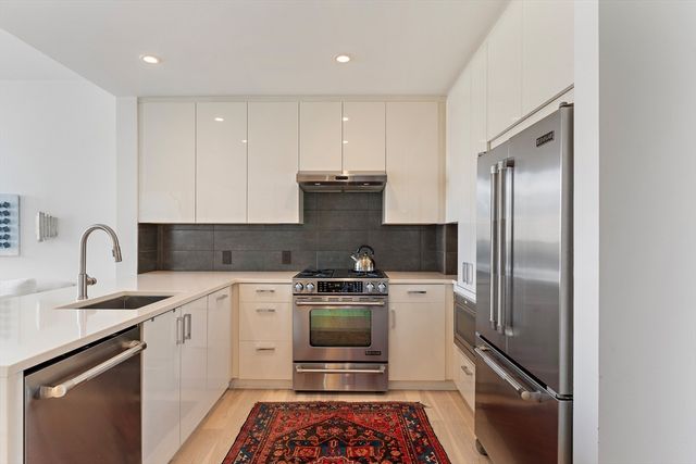 32 Traveler St 413, Boston, MA 02118