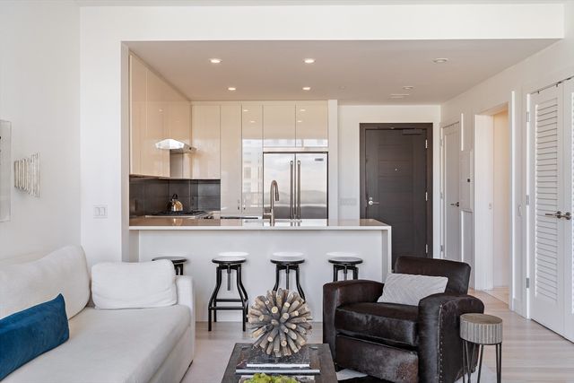 32 Traveler St 413, Boston, MA 02118