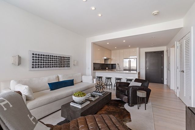 32 Traveler St 413, Boston, MA 02118