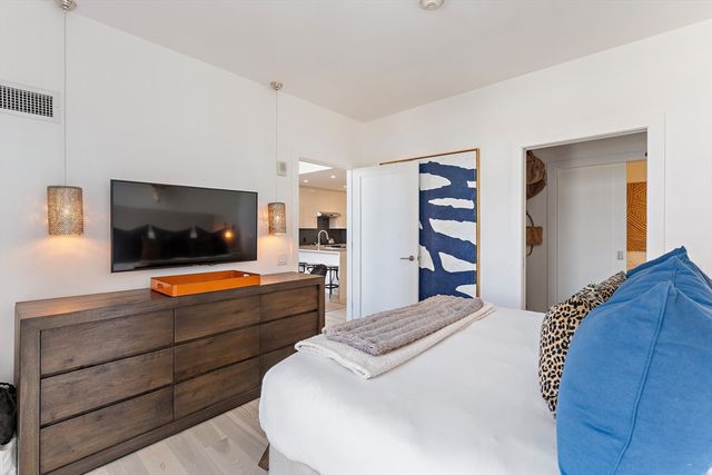 32 Traveler St 413, Boston, MA 02118