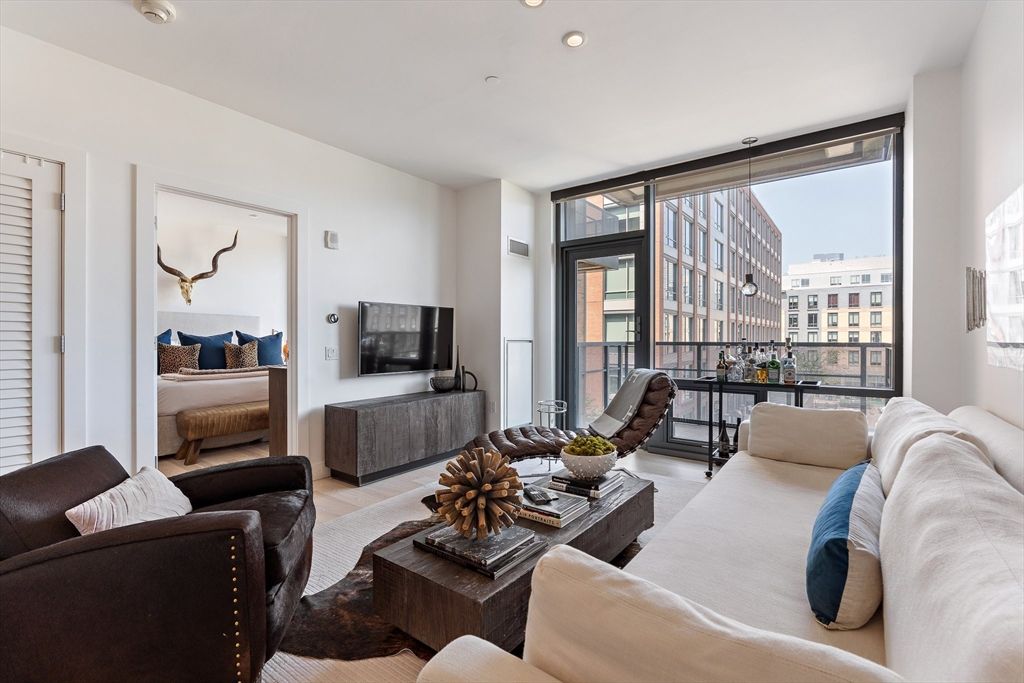 32 Traveler St 413, Boston, MA 02118