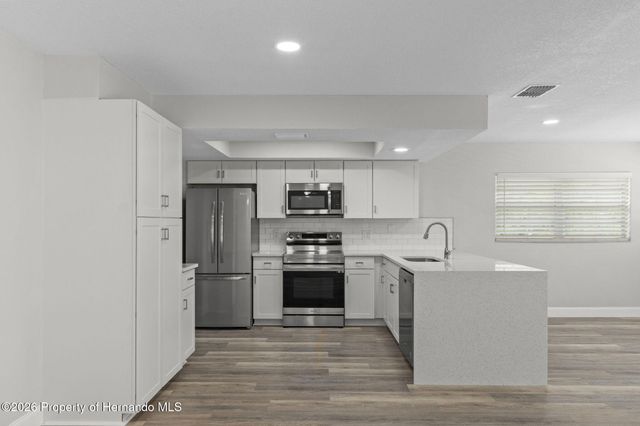7335 Blackbird Avenue, Weeki Wachee, FL 34613