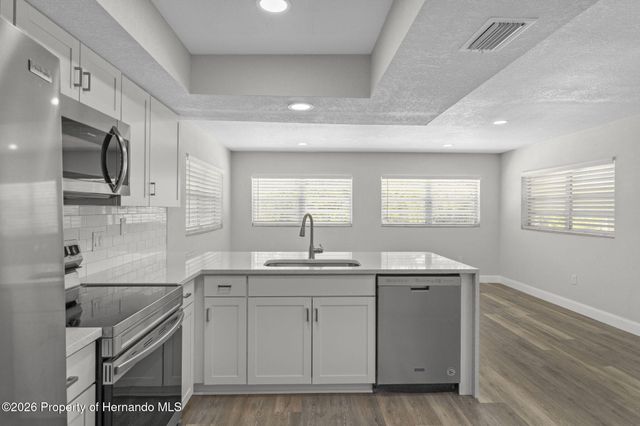 7335 Blackbird Avenue, Weeki Wachee, FL 34613