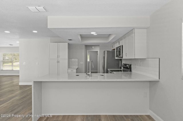7335 Blackbird Avenue, Weeki Wachee, FL 34613