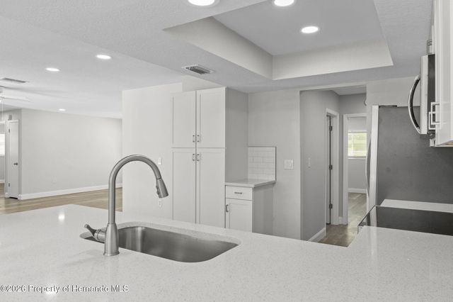 7335 Blackbird Avenue, Weeki Wachee, FL 34613