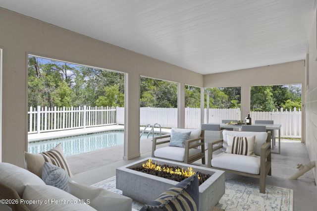 7335 Blackbird Avenue, Weeki Wachee, FL 34613
