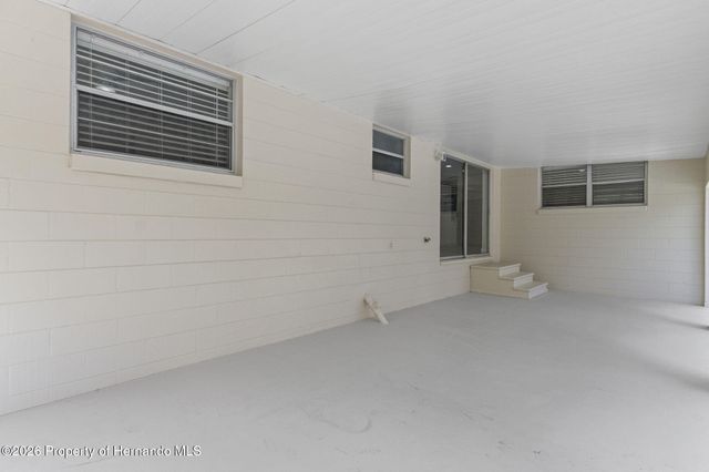 7335 Blackbird Avenue, Weeki Wachee, FL 34613