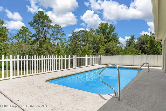 7335 Blackbird Avenue, Weeki Wachee, FL 34613