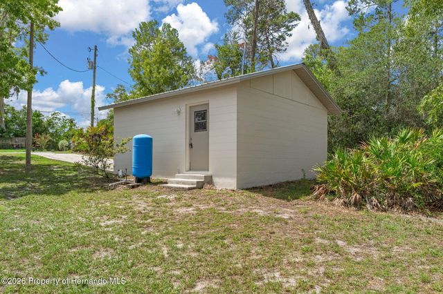 7335 Blackbird Avenue, Weeki Wachee, FL 34613