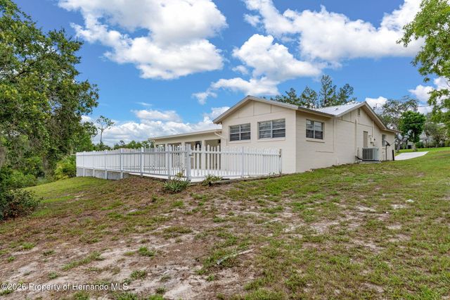 7335 Blackbird Avenue, Weeki Wachee, FL 34613