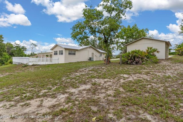 7335 Blackbird Avenue, Weeki Wachee, FL 34613
