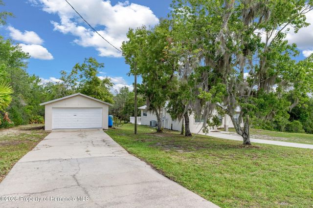 7335 Blackbird Avenue, Weeki Wachee, FL 34613