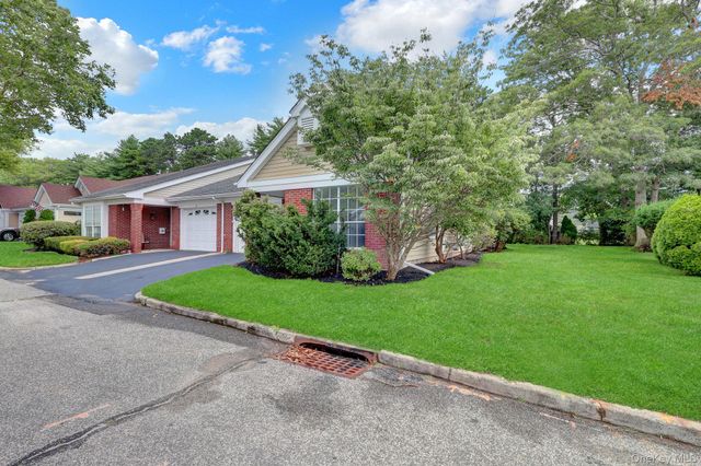 29 Glen Drive, Ridge, NY 11961