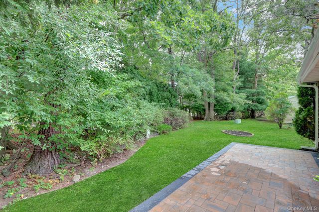 29 Glen Drive, Ridge, NY 11961