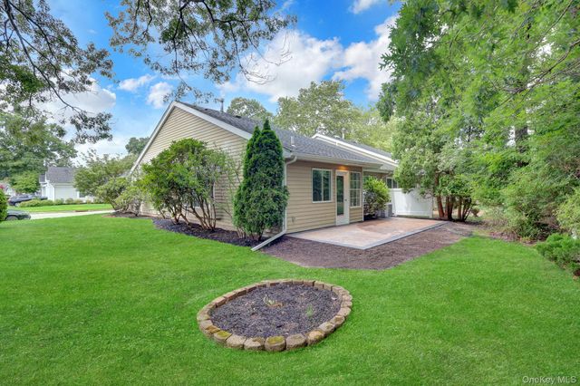 29 Glen Drive, Ridge, NY 11961