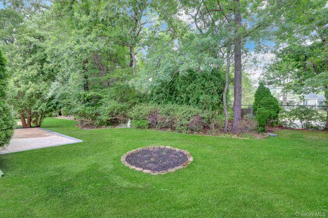 29 Glen Drive, Ridge, NY 11961