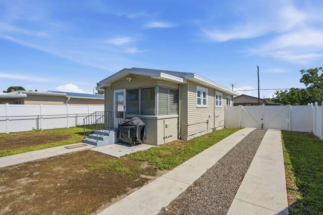 2704 W LEROY STREET, Tampa, FL 33607